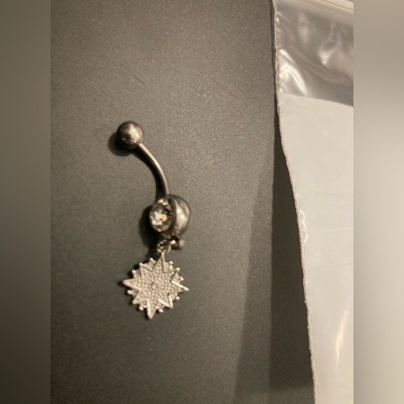 Belly button ring. Dangle style.NWOT. See pictures for design details - Picture 3 of 3